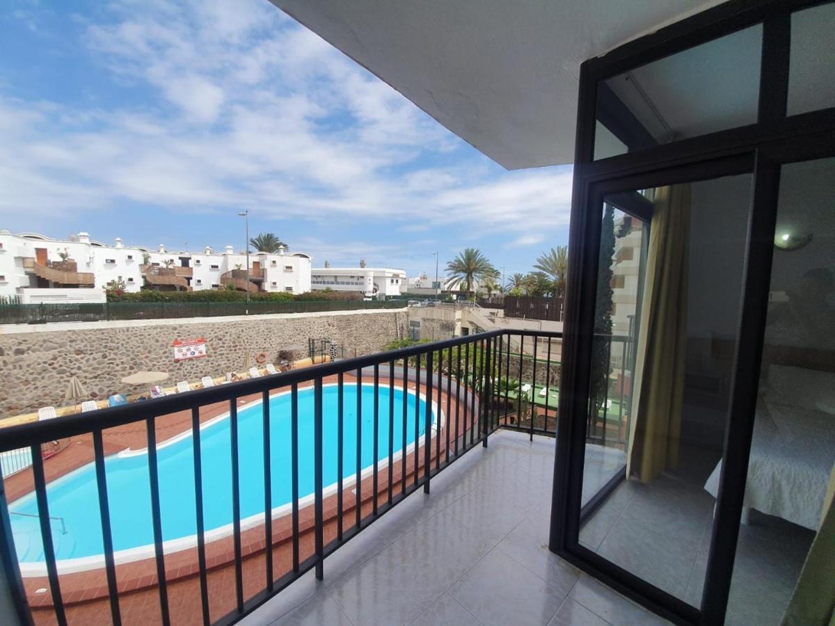 Ocean Front Cozy 2 Bedroom, 3 Beds Spacious- Netflix, Pool, Beach Lift & Fast Wifi Playa del Ingles  Exterior photo