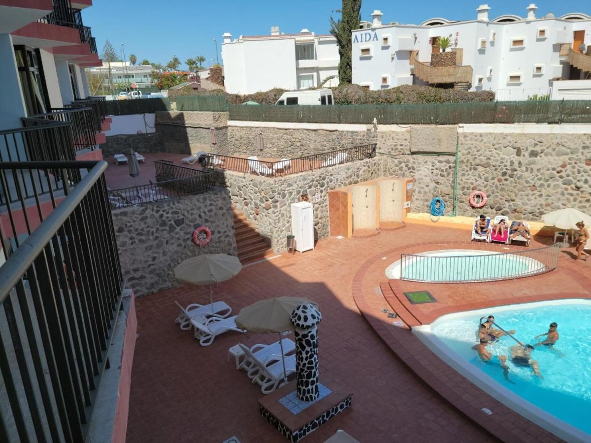 Ocean Front Cozy 2 Bedroom, 3 Beds Spacious- Netflix, Pool, Beach Lift & Fast Wifi Playa del Ingles  Exterior photo