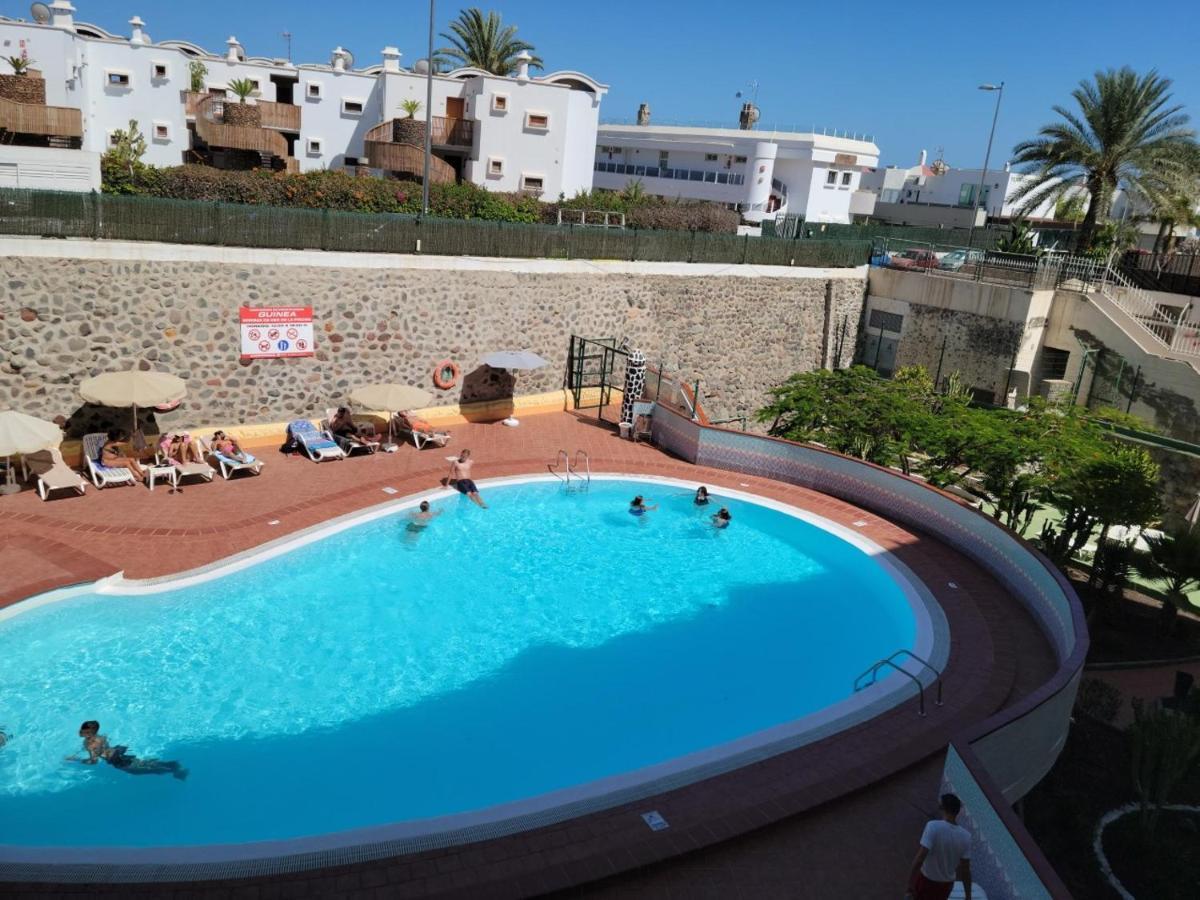 Ocean Front Cozy 2 Bedroom, 3 Beds Spacious- Netflix, Pool, Beach Lift & Fast Wifi Playa del Ingles  Exterior photo