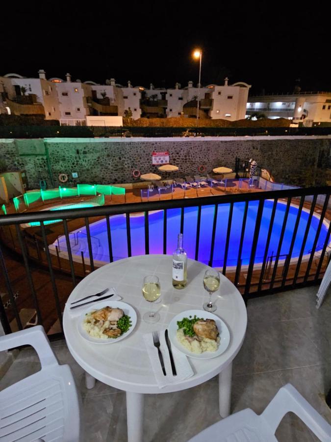 Ocean Front Cozy 2 Bedroom, 3 Beds Spacious- Netflix, Pool, Beach Lift & Fast Wifi Playa del Ingles  Exterior photo