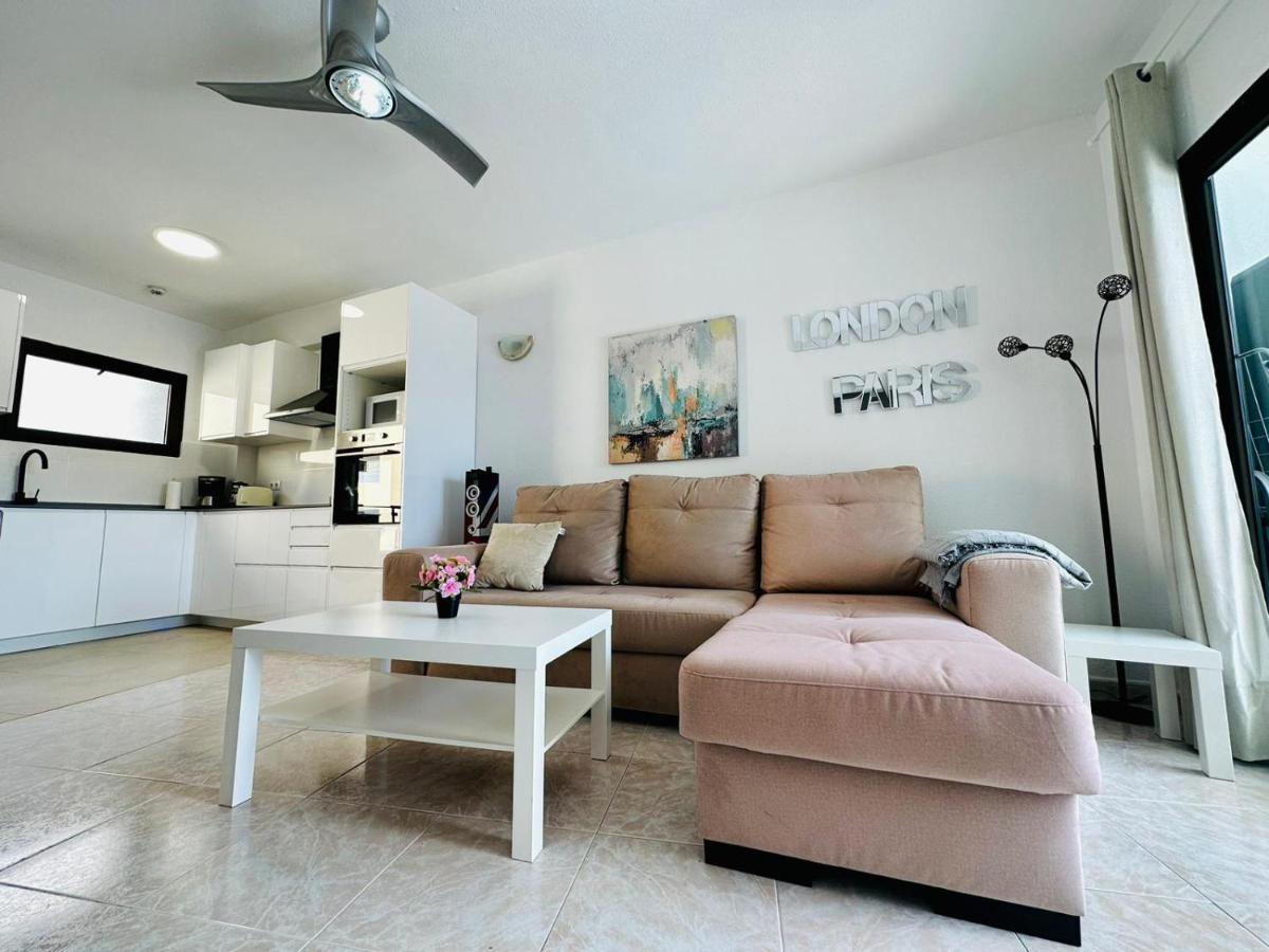 Ocean Front Cozy 2 Bedroom, 3 Beds Spacious- Netflix, Pool, Beach Lift & Fast Wifi Playa del Ingles  Exterior photo