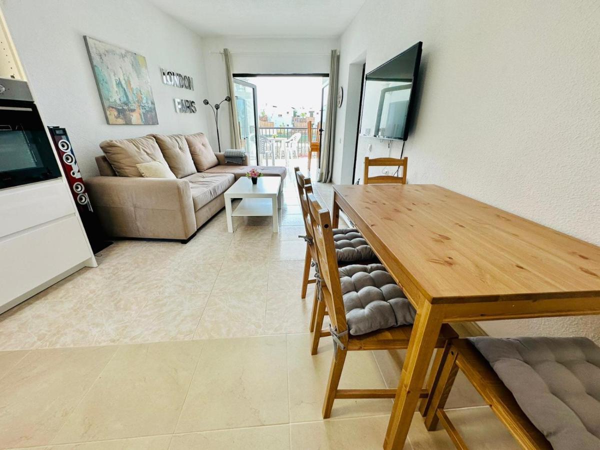 Ocean Front Cozy 2 Bedroom, 3 Beds Spacious- Netflix, Pool, Beach Lift & Fast Wifi Playa del Ingles  Exterior photo