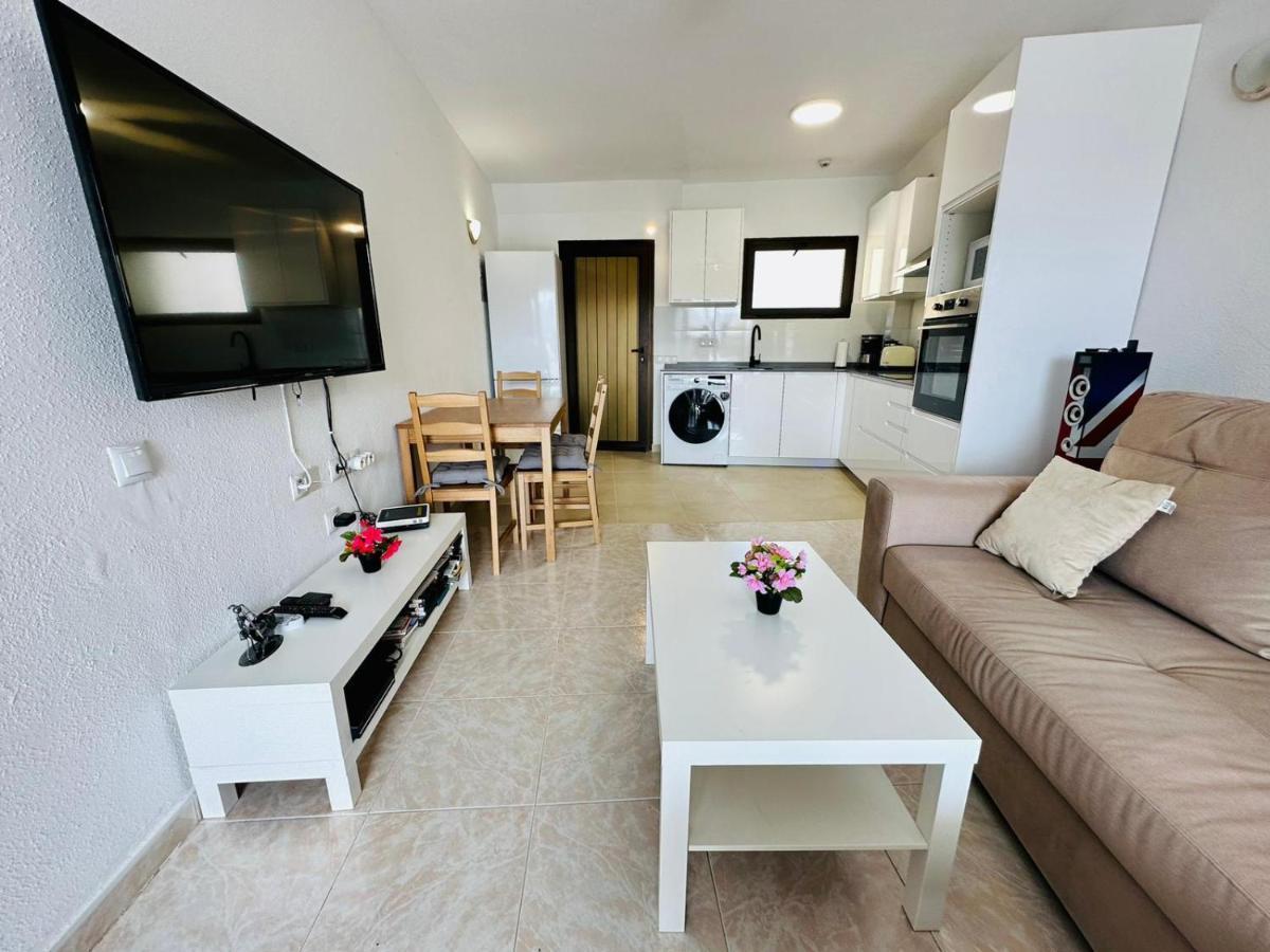Ocean Front Cozy 2 Bedroom, 3 Beds Spacious- Netflix, Pool, Beach Lift & Fast Wifi Playa del Ingles  Exterior photo