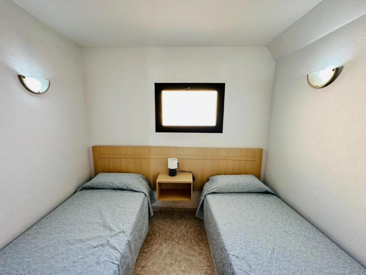 Ocean Front Cozy 2 Bedroom, 3 Beds Spacious- Netflix, Pool, Beach Lift & Fast Wifi Playa del Ingles  Room photo