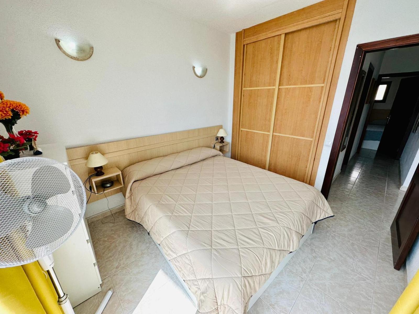 Ocean Front Cozy 2 Bedroom, 3 Beds Spacious- Netflix, Pool, Beach Lift & Fast Wifi Playa del Ingles  Exterior photo